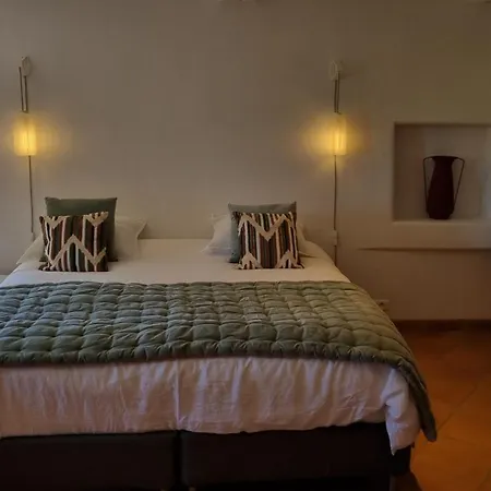 Les Toits De Bed & Breakfast Valaurie
