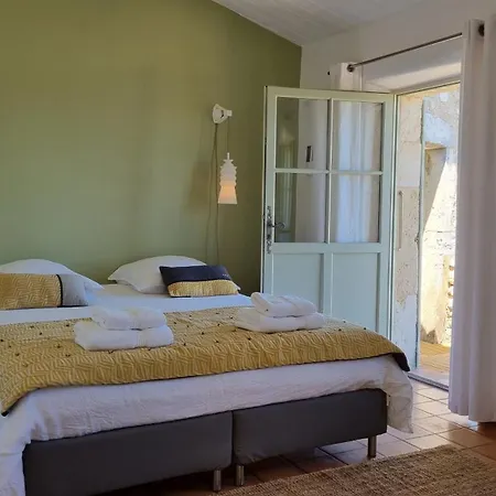 Les Toits De Bed & Breakfast